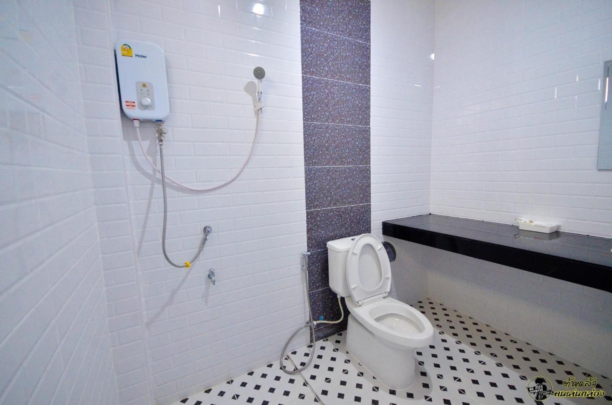 แอ่ว-ดีld Hotel&Residences Ngao Εξωτερικό φωτογραφία